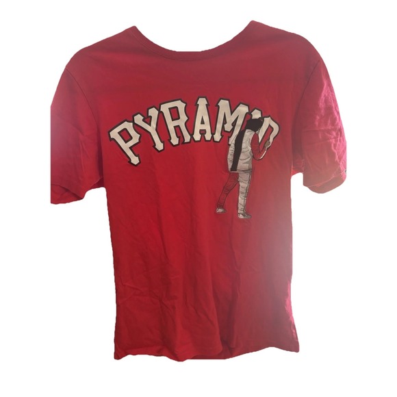 Red Pyramid t shirt Mens Medium - Picture 1 of 5